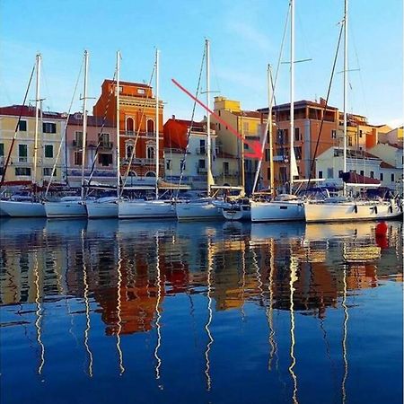 Maison Sur L'Ancien Port, La Maddalena ラ・マッダレーナ エクステリア 写真