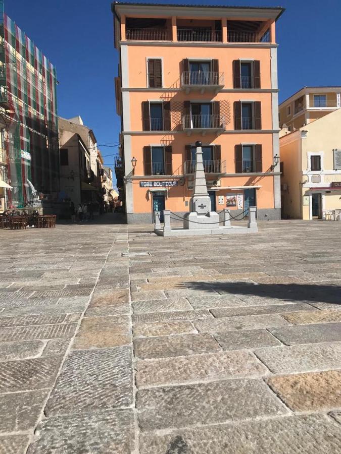 Maison Sur L'Ancien Port, La Maddalena ラ・マッダレーナ エクステリア 写真