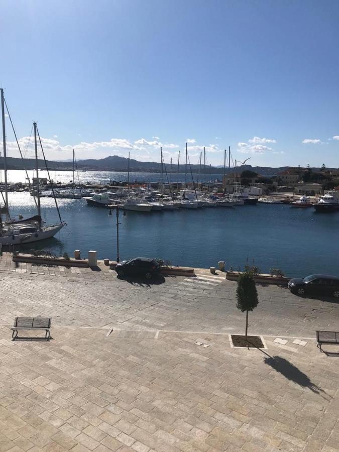 Maison Sur L'Ancien Port, La Maddalena ラ・マッダレーナ エクステリア 写真